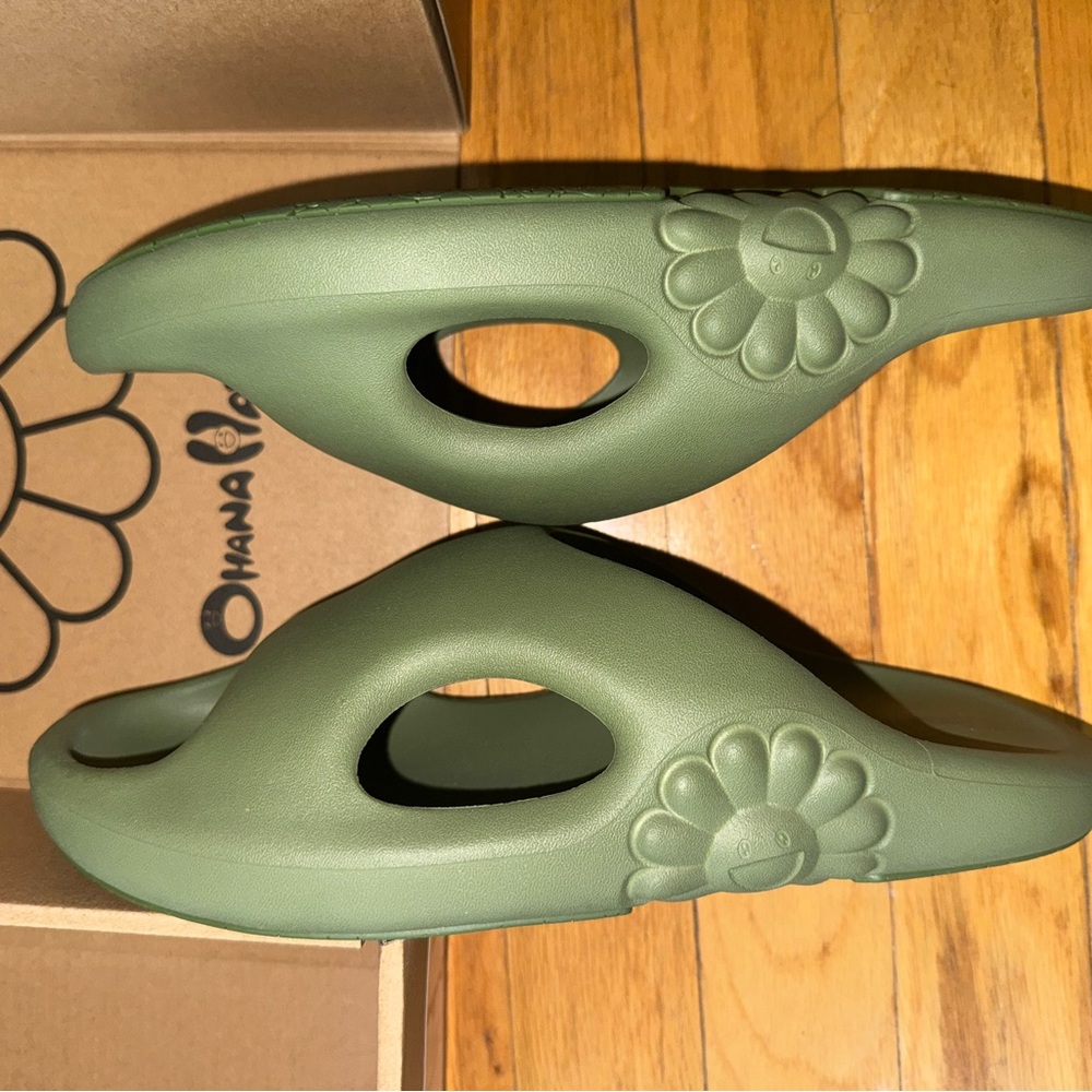 Ohana Hatake x Takashi Murakami collab - Green slides